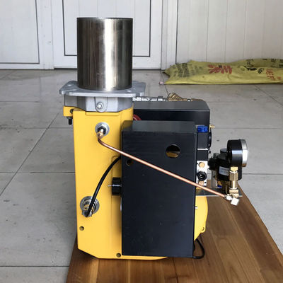 Cửa lò đốt dầu thô thẳng đứng 8 bar áp suất làm việc tiêu thụ thấp
